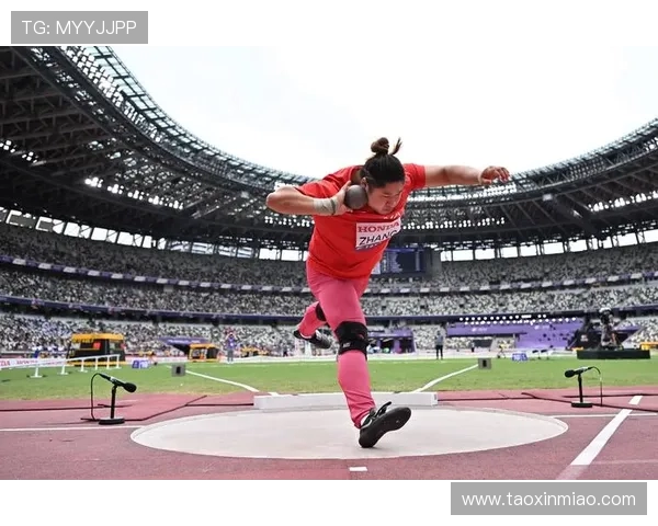 青岛田径赛巩立姣雨中夺金 铅球女皇再展霸气